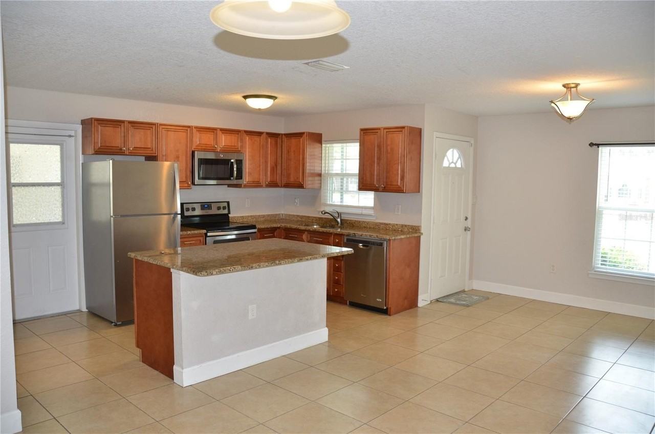 1602 Lancaster Ave - Photo 3 of 31