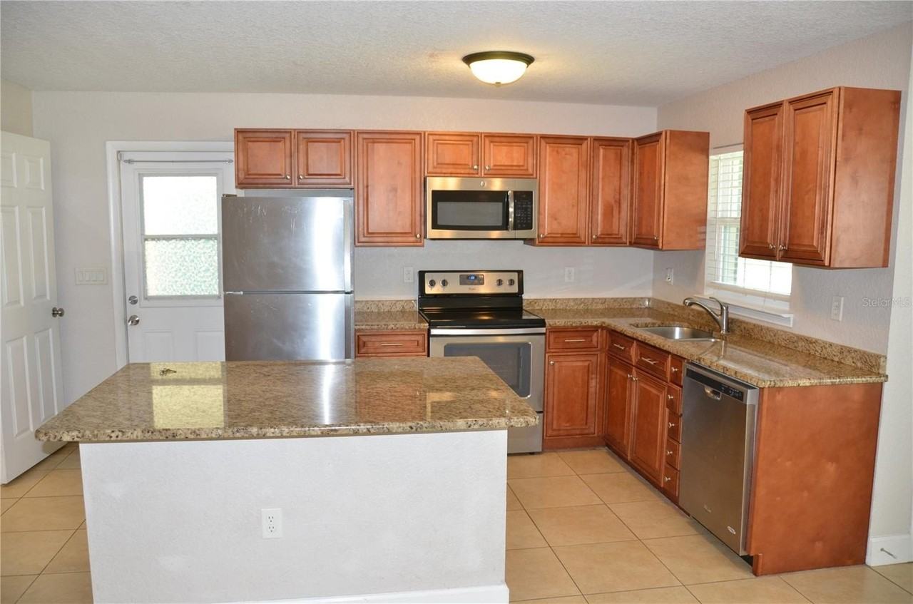 1602 Lancaster Ave - Photo 7 of 31