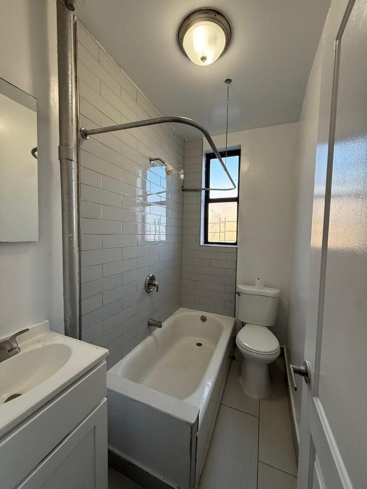 2567 Decatur Ave - Photo 7 of 7