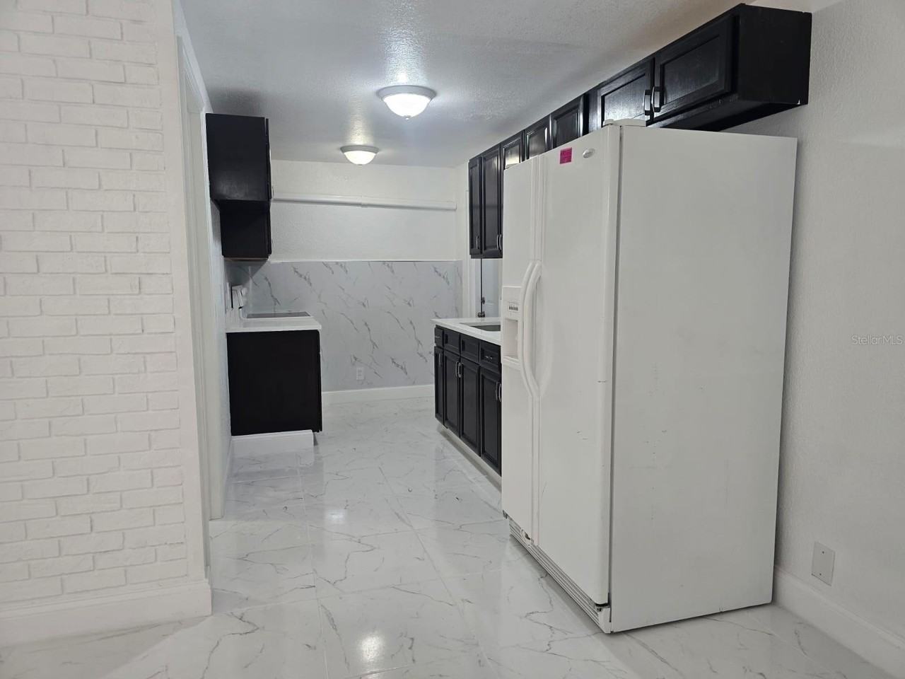 1813 Hacienda Way - Photo 6 of 16