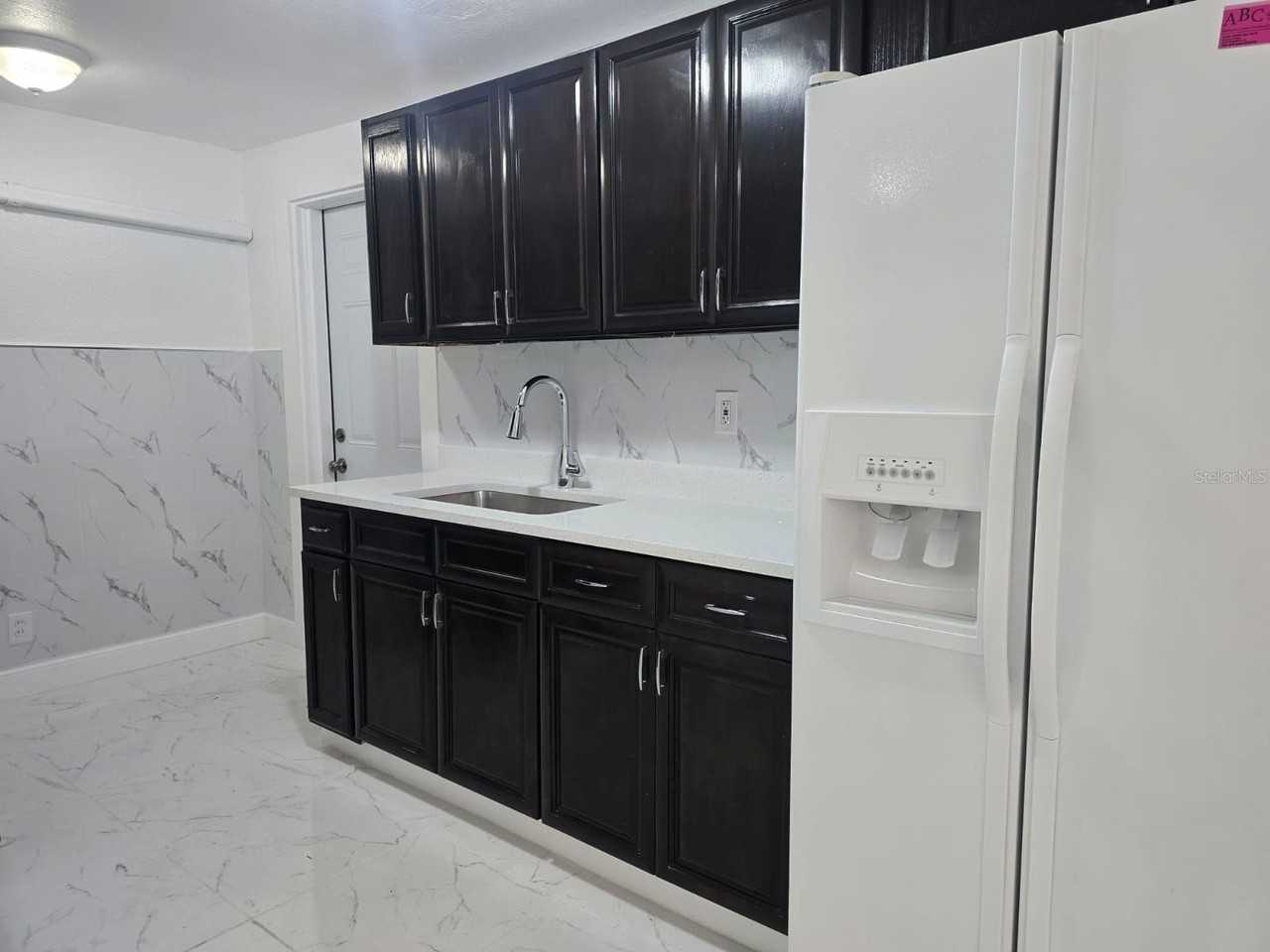 1813 Hacienda Way - Photo 7 of 16