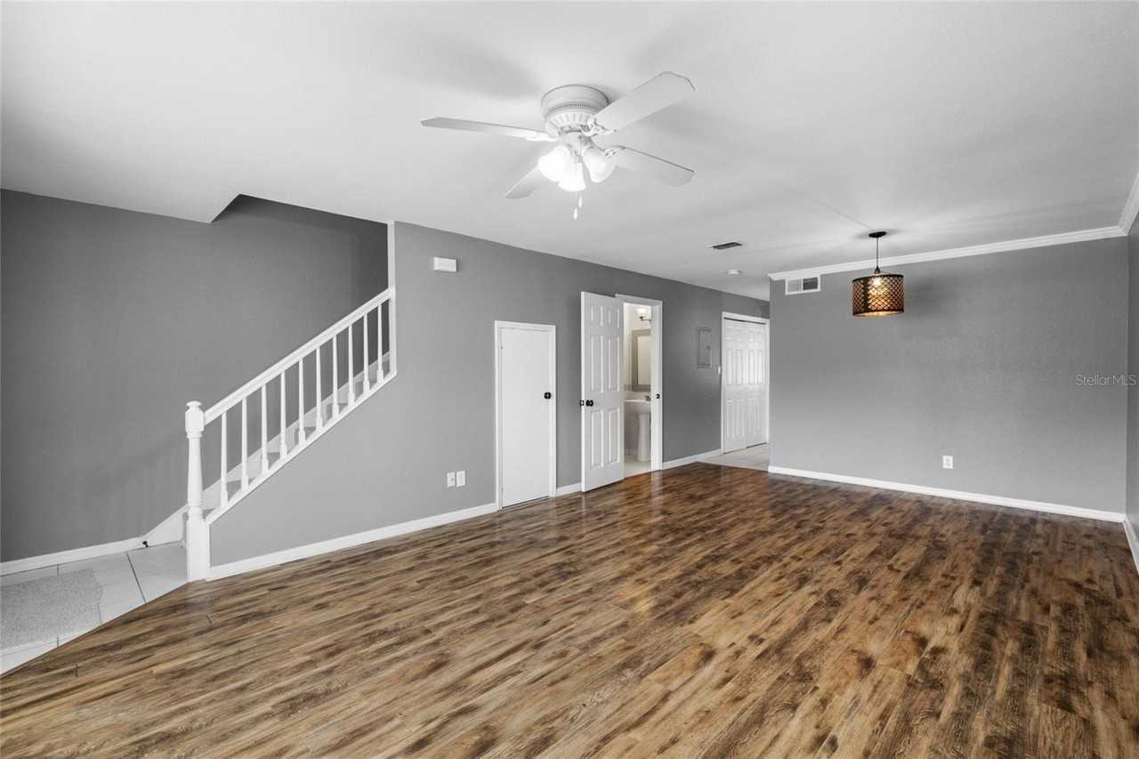 37250 Embassy Park Ln - Photo 5 of 26