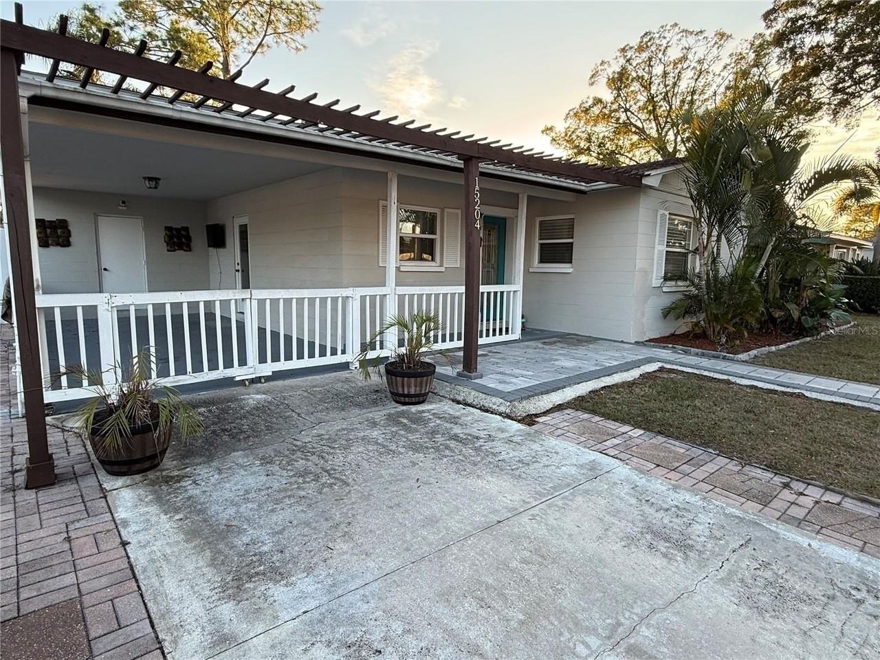 15204 Monet Dr - Photo 2 of 34