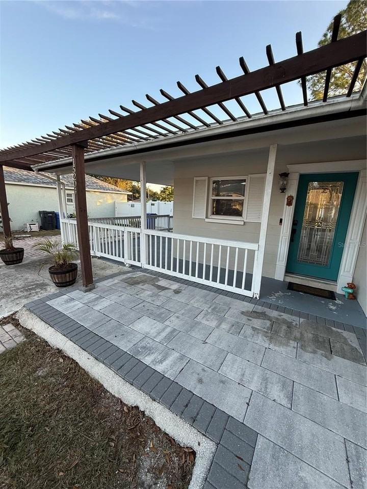 15204 Monet Dr - Photo 3 of 34