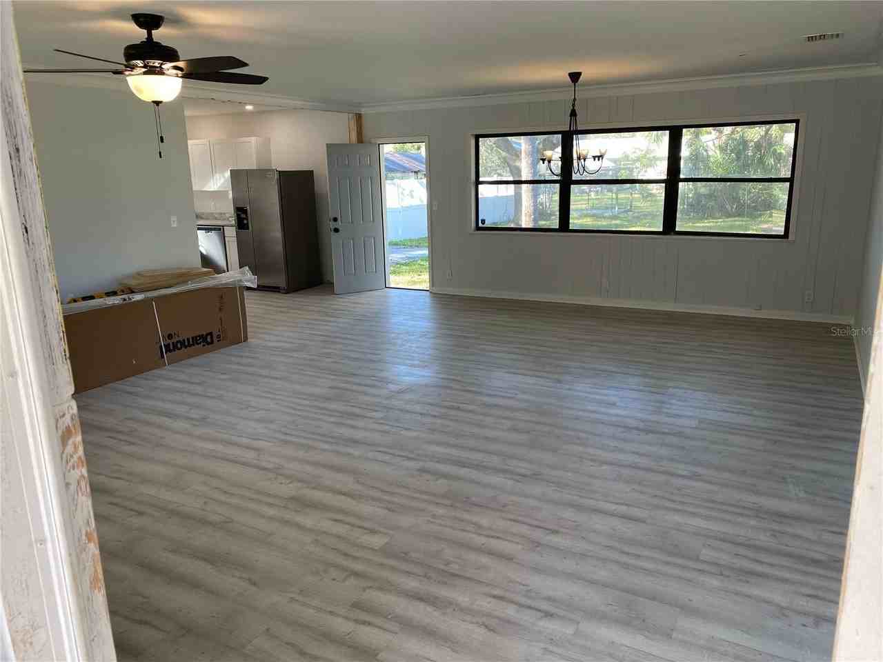 727 27th Ave S - Photo 7 of 29