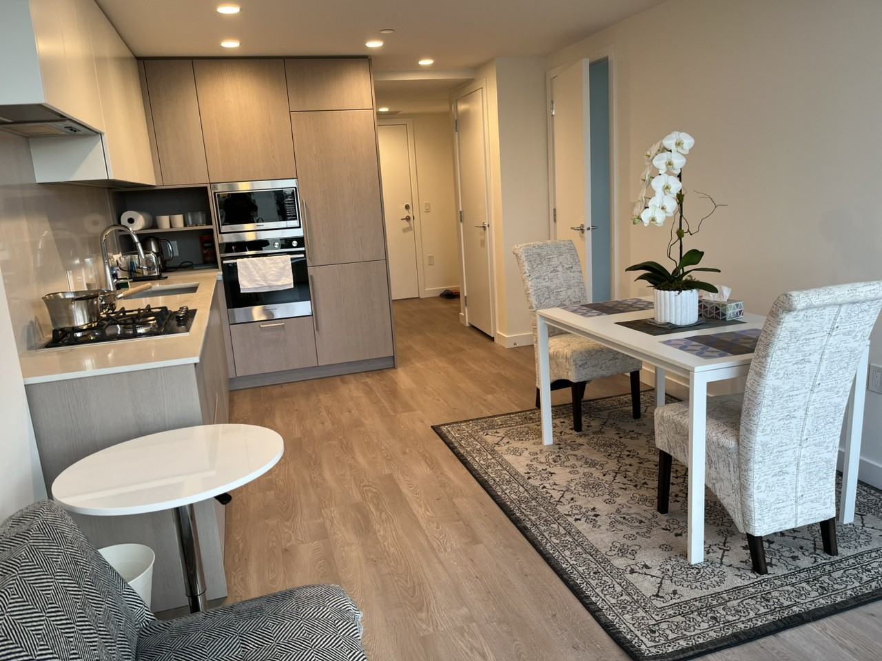 1331 Alberni St - Photo 4 of 10