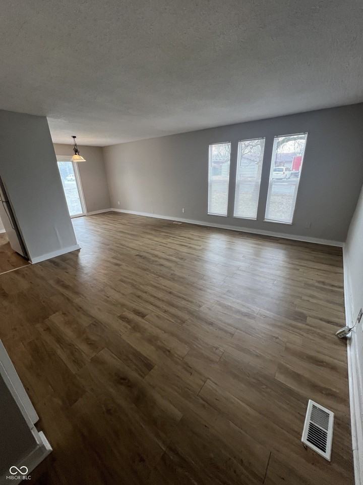 9413 English Oak Dr - Photo 4 of 21