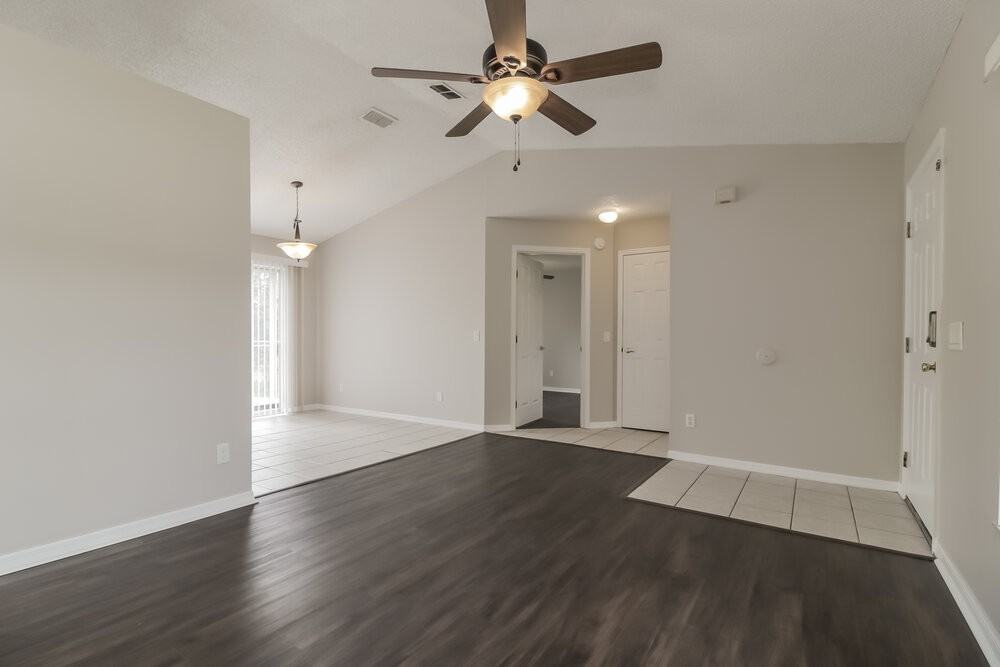 618 Brooke Ct - Photo 3 of 16