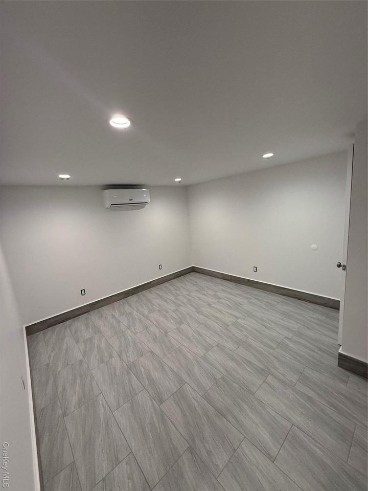 174 Whittier Ave - Photo 3 of 5