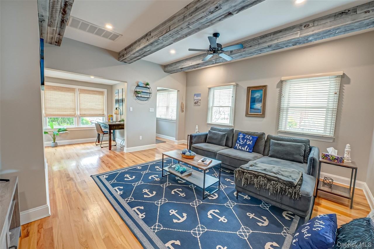 71 S Bay Dr - Photo 2 of 19