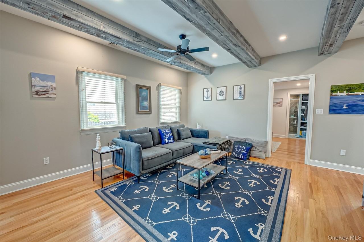 71 S Bay Dr - Photo 3 of 19