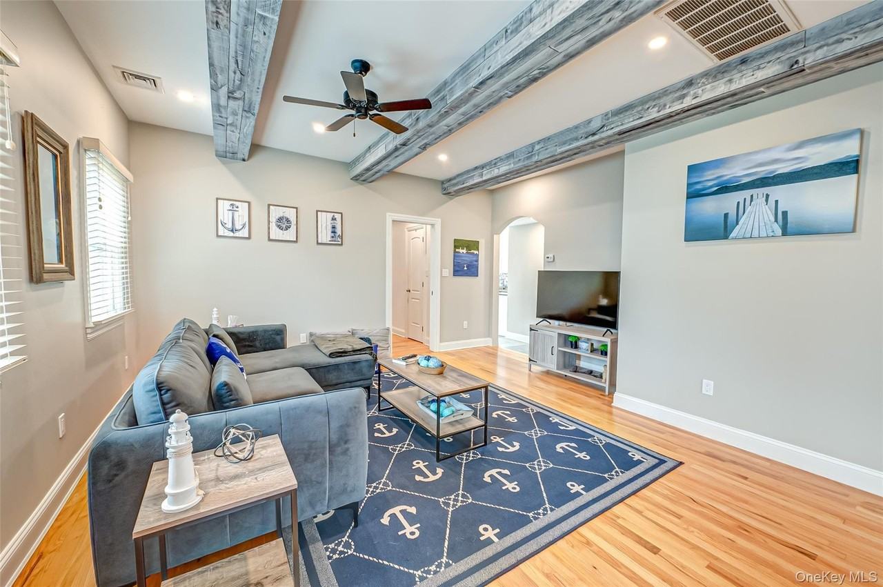 71 S Bay Dr - Photo 4 of 19