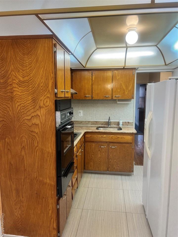 1019 E 104th St - Photo 3 of 14