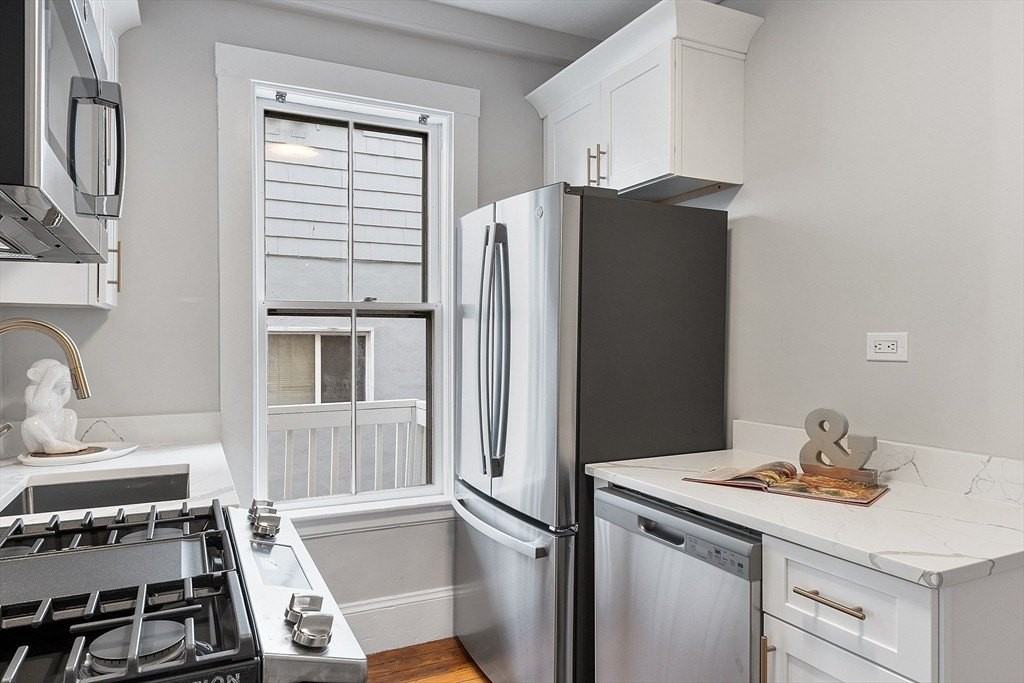 54 Bonair St Apt 1a #1A - Photo 3 of 25