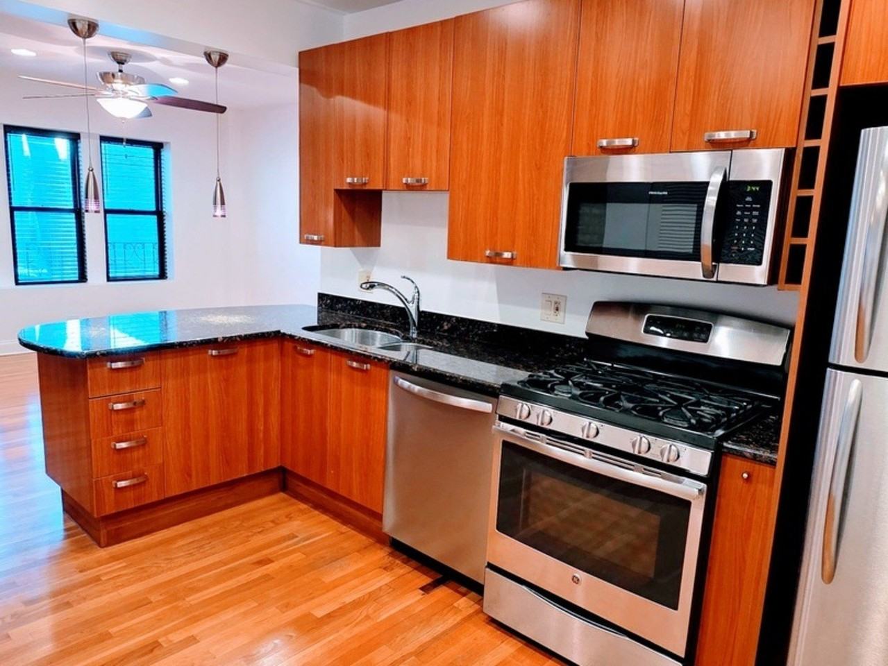 2544 W Hollywood Ave Apt 1 #1 - Photo 3 of 40