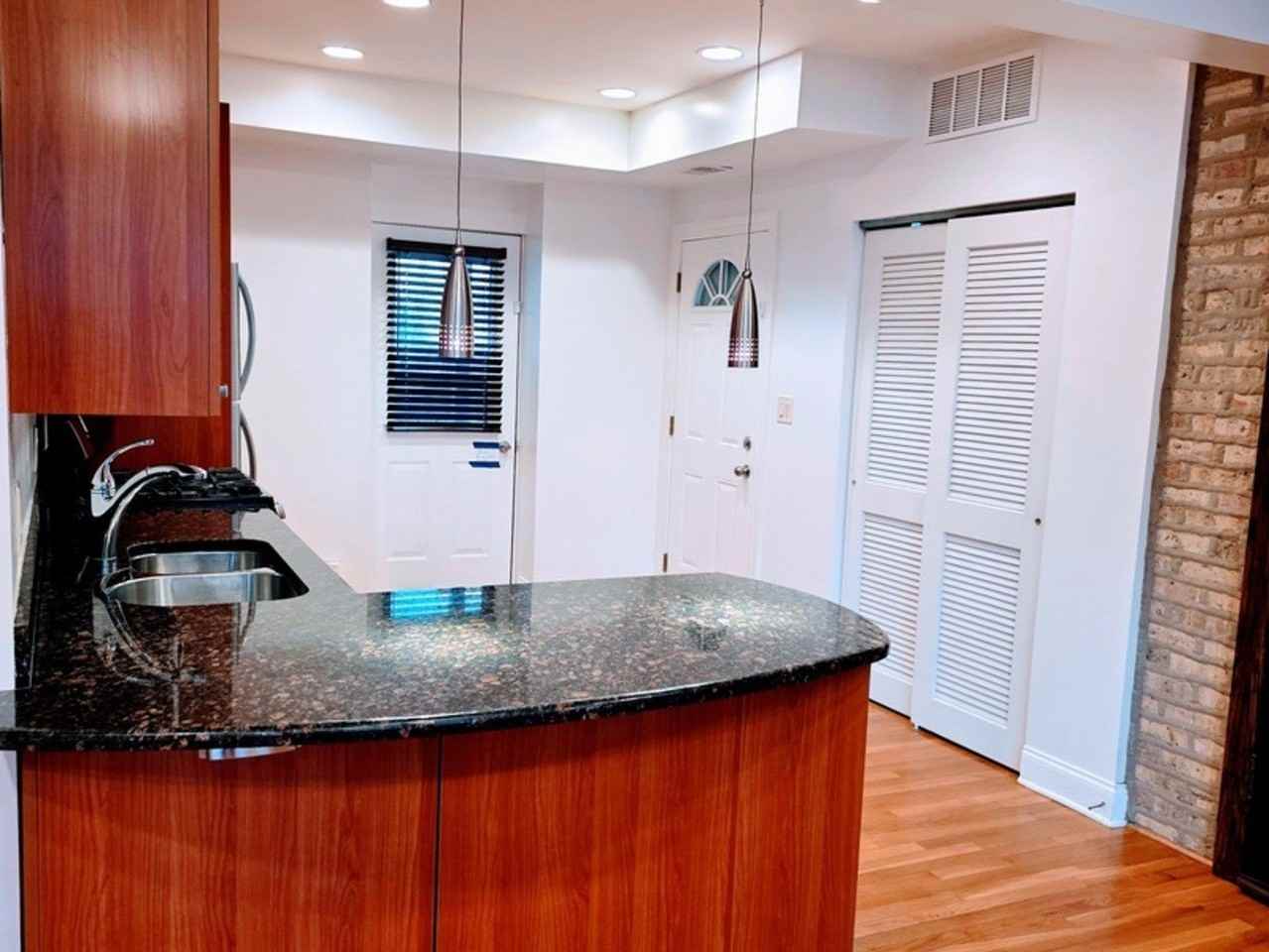 2544 W Hollywood Ave Apt 1 #1 - Photo 4 of 40