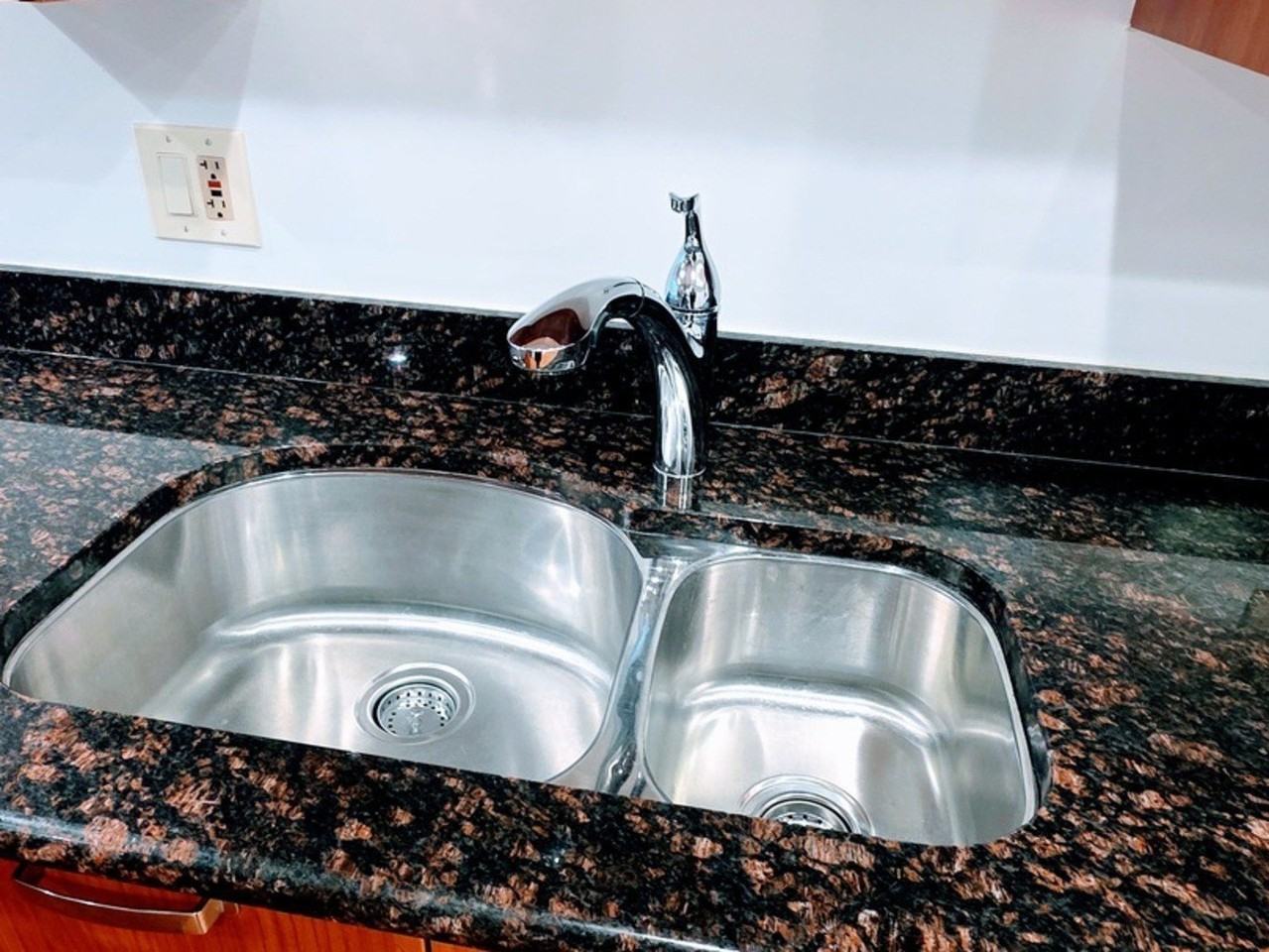 2544 W Hollywood Ave Apt 1 #1 - Photo 5 of 40