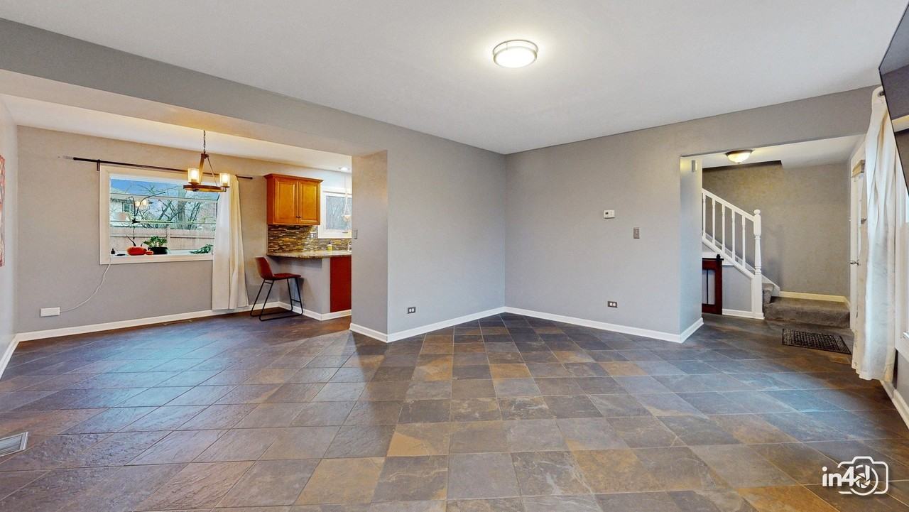 239 Capitol Dr - Photo 2 of 31