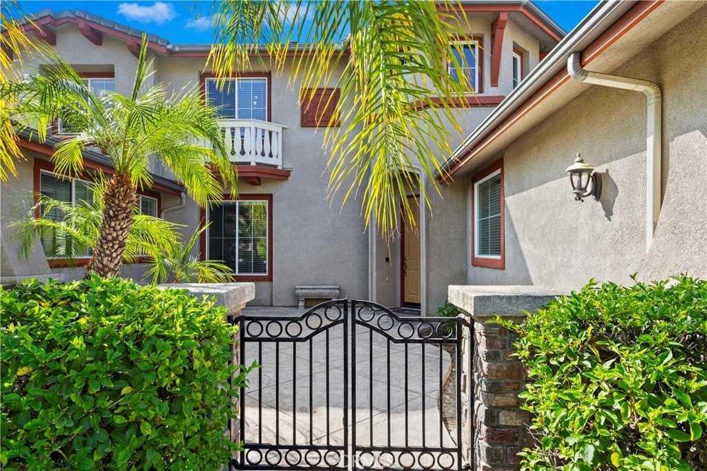 1678 Honors Cir - Photo 2 of 44