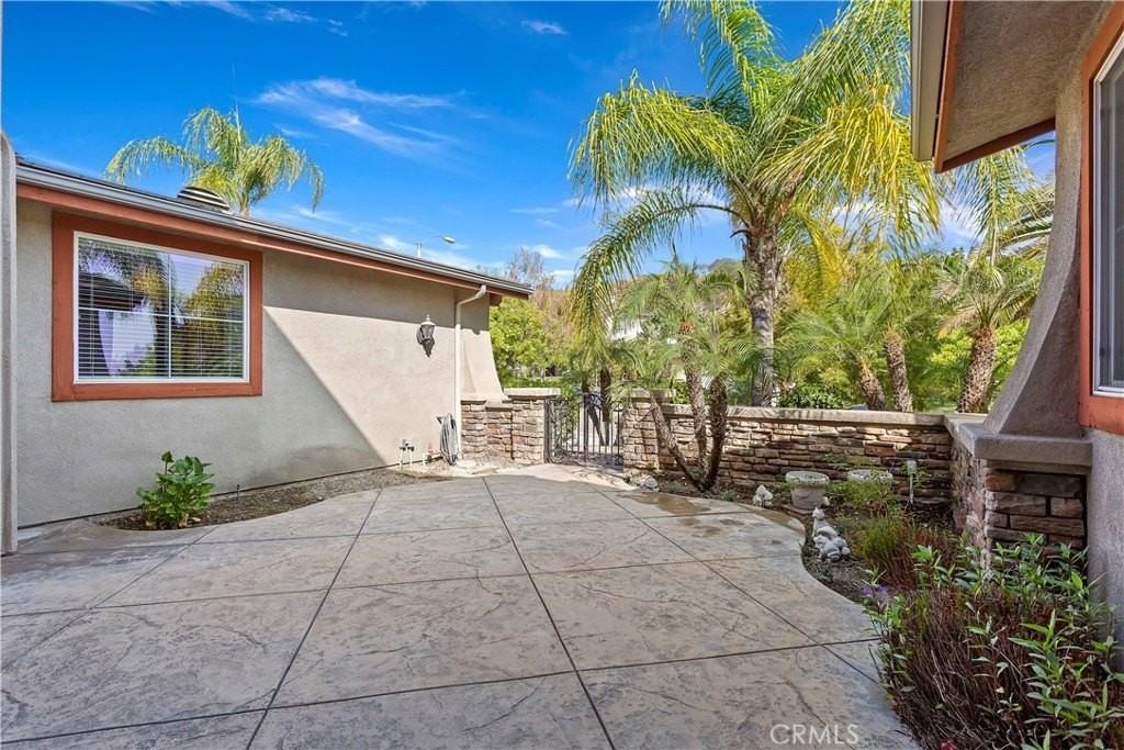 1678 Honors Cir - Photo 4 of 44