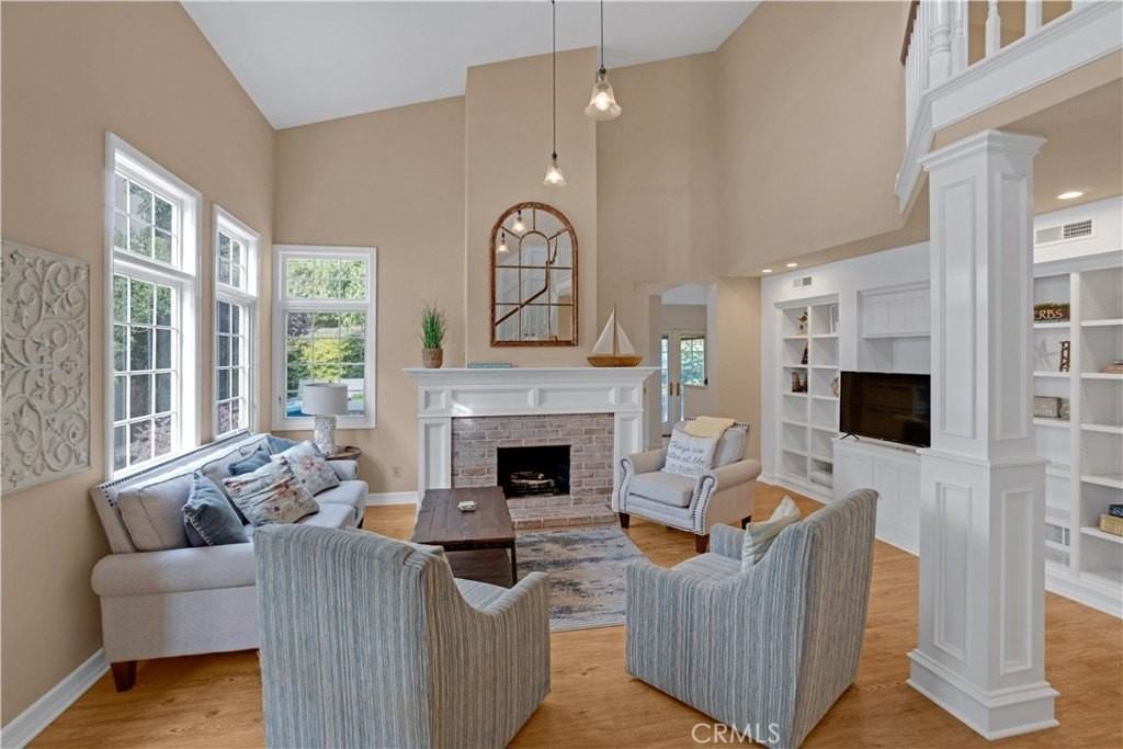 15 Chelsea Pt - Photo 2 of 50