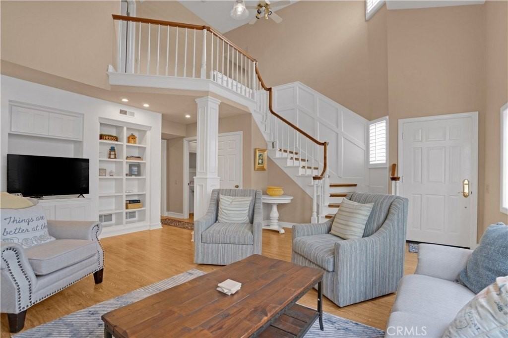 15 Chelsea Pt - Photo 3 of 50