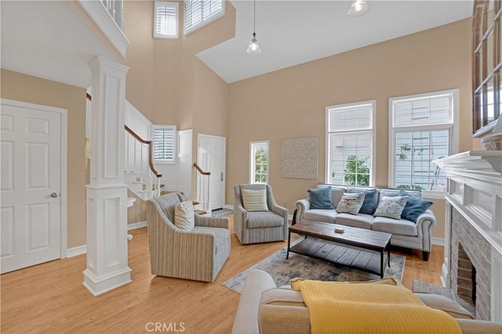 15 Chelsea Pt - Photo 4 of 50