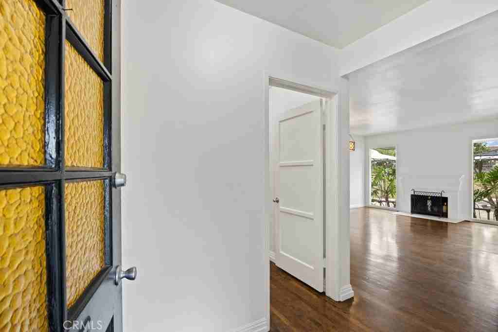 2542 Vuelta Grande Ave - Photo 3 of 37