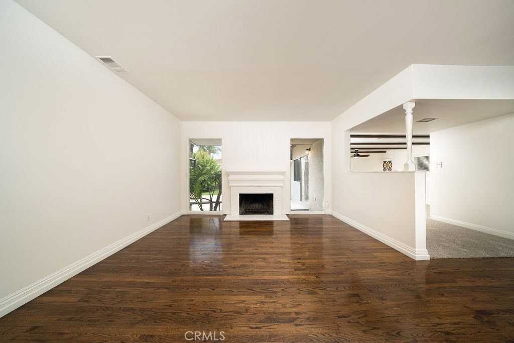 2542 Vuelta Grande Ave - Photo 4 of 37