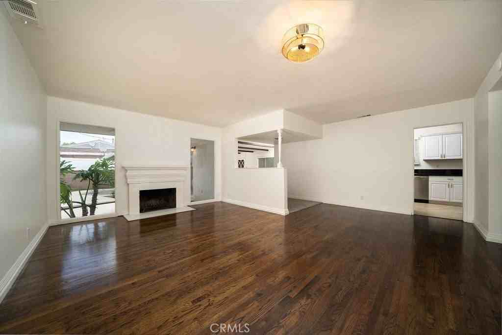 2542 Vuelta Grande Ave - Photo 5 of 37