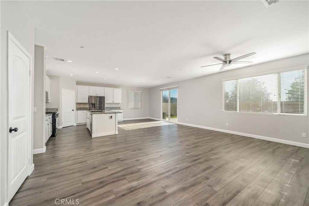 24865 Quenada Dr - Photo 6 of 37