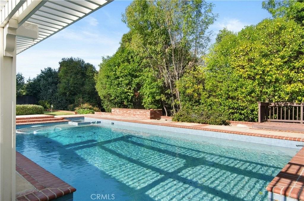 20751 De Forest St - Photo 3 of 36