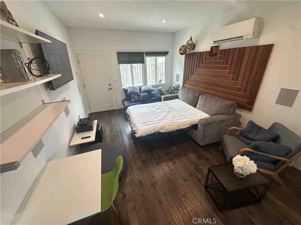 1834 9th St - Photo 3 of 15