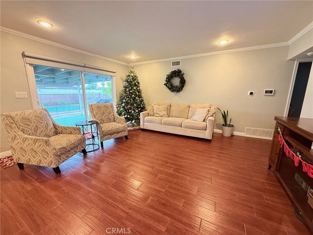 1231 S Holly Pl - Photo 3 of 25