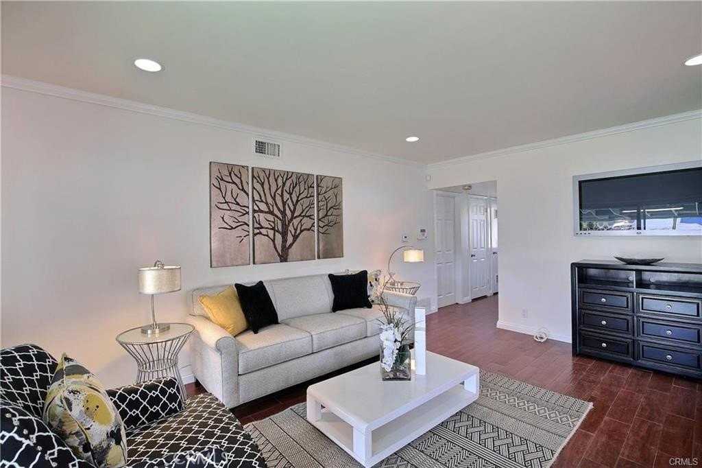 1231 S Holly Pl - Photo 4 of 25