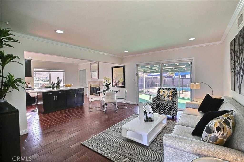 1231 S Holly Pl - Photo 6 of 25