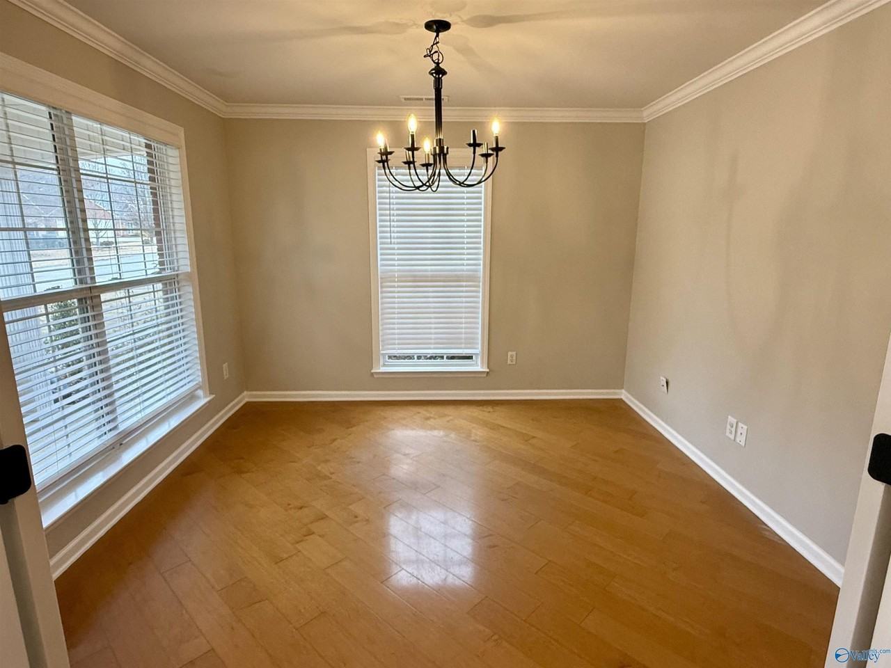 122 Wyeth Dr - Photo 2 of 17