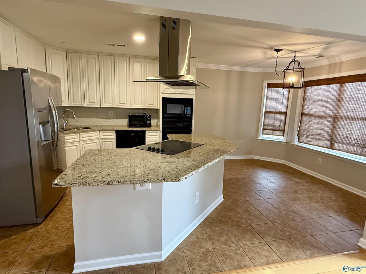 122 Wyeth Dr - Photo 3 of 17