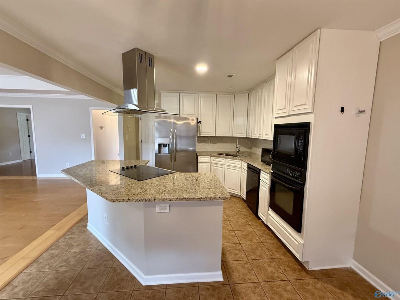 122 Wyeth Dr - Photo 4 of 17