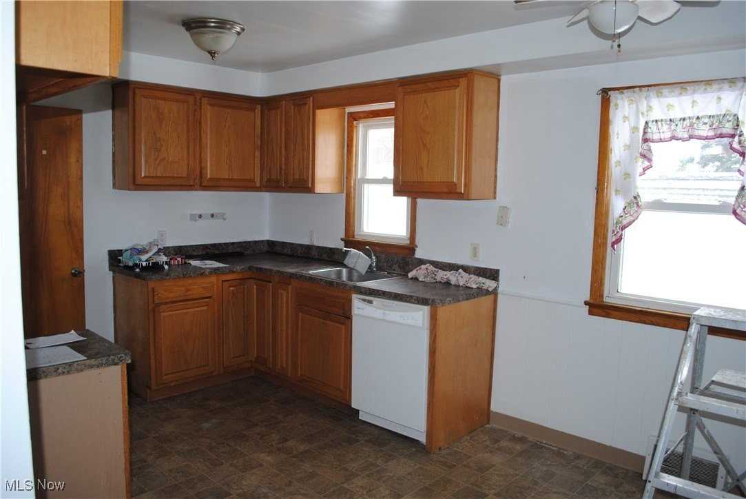 24850 Zeman Ave - Photo 5 of 15