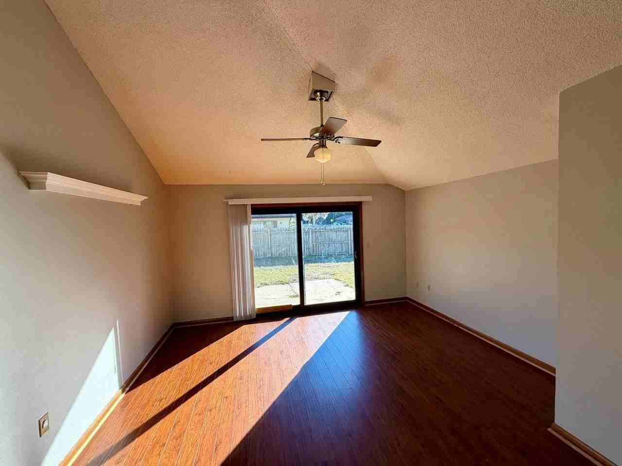 3102 Aspen Ct - Photo 2 of 10