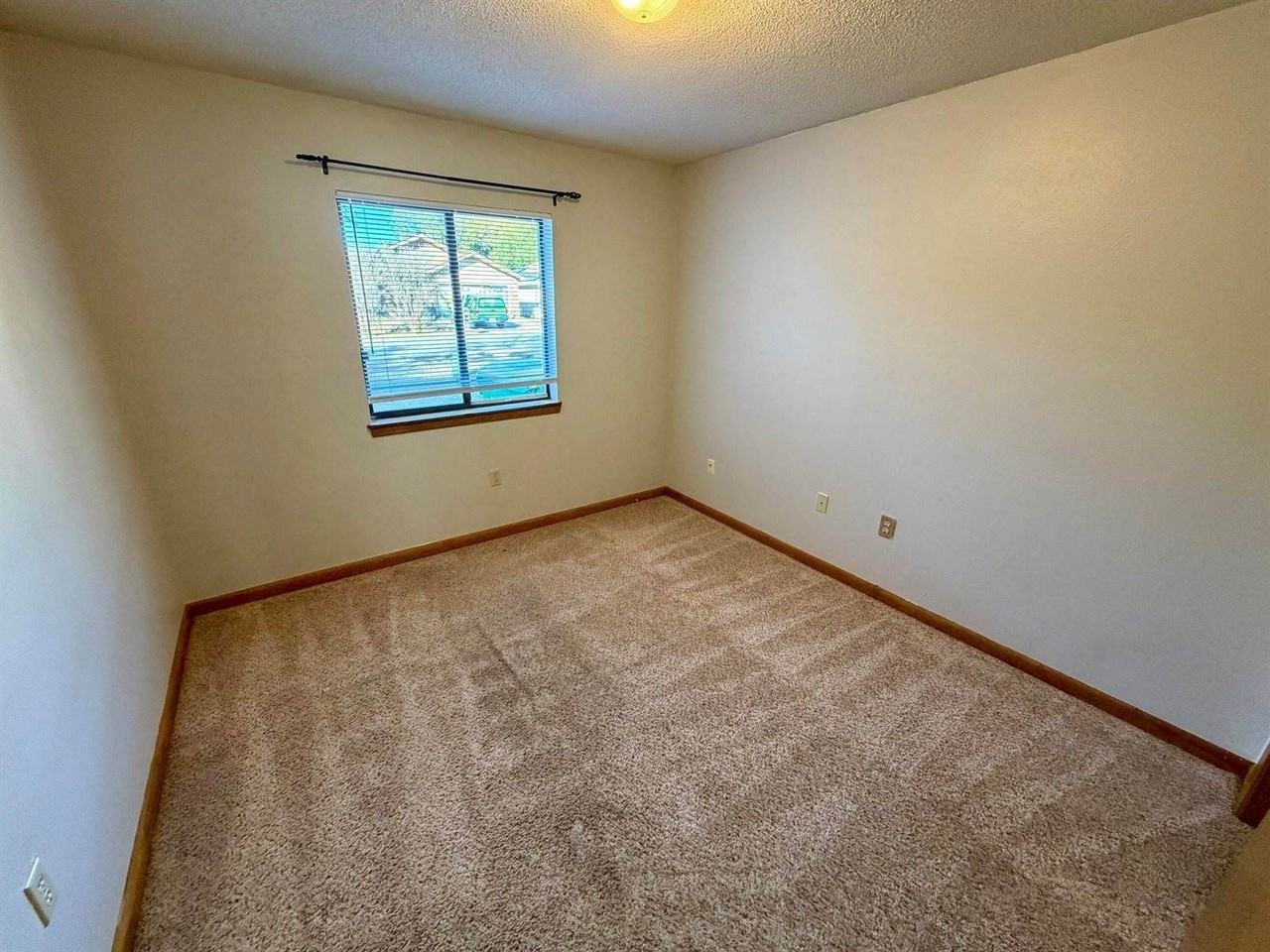 3102 Aspen Ct - Photo 7 of 10