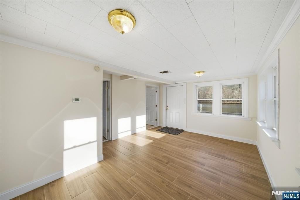 75 Lakeview Ter - Photo 4 of 26