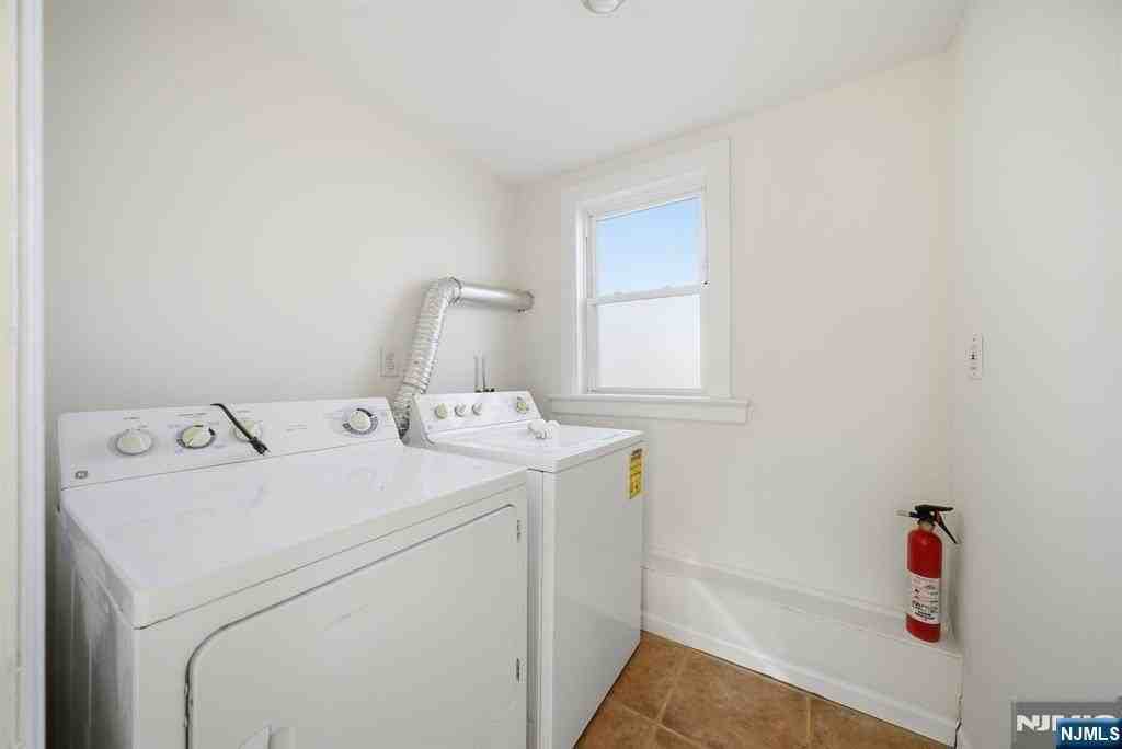 75 Lakeview Ter - Photo 5 of 26