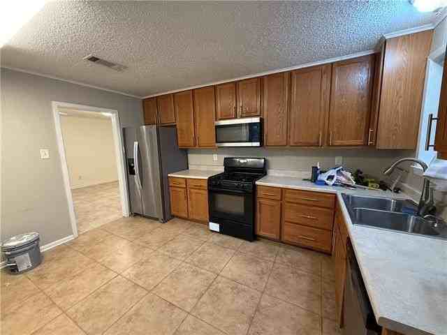 646 Castain Dr - Photo 5 of 10