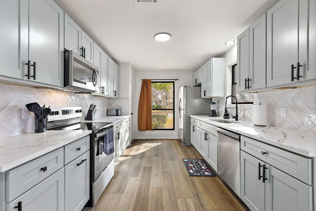 Lynbrook Dr - Photo 6 of 35