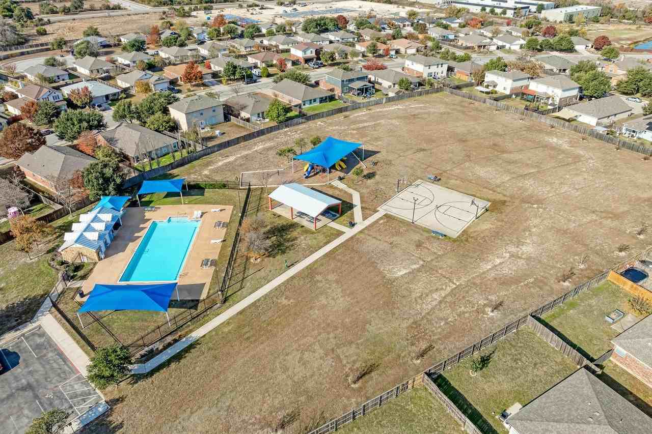 Dexter Dr - Photo 2 of 16