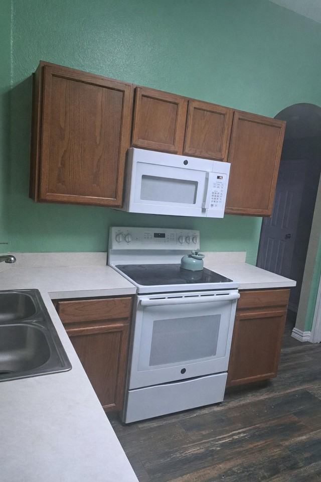 Ashland Ct - Photo 2 of 6