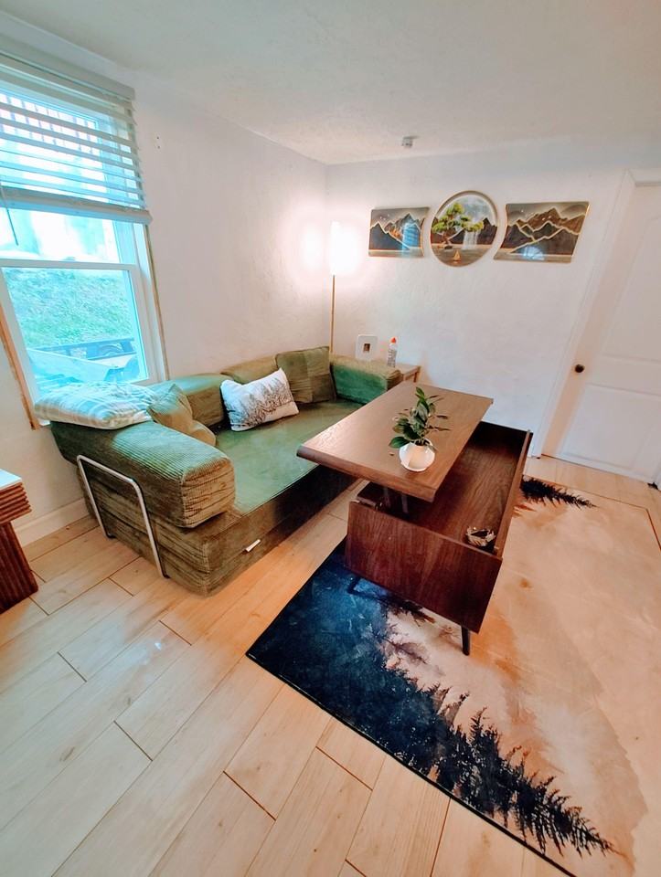 7th Ave - Photo 5 of 9