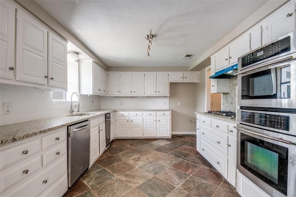 3104 Cambridge Dr - Photo 5 of 17